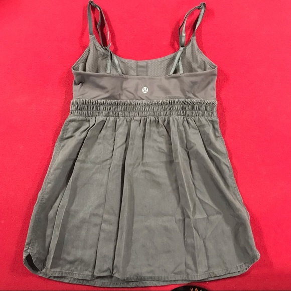- Lululemon tank - Picture 9 of 11